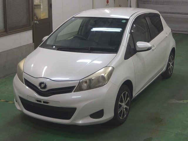 TOYOTA VITZ 2013