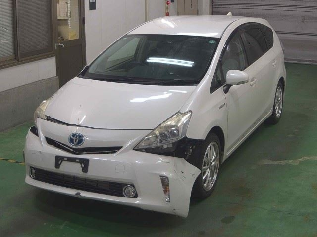 TOYOTA PRIUS ALPHA 2011
