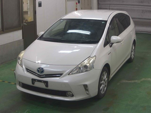 TOYOTA PRIUS ALPHA 2012