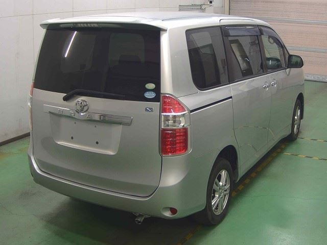 TOYOTA NOAH 2009