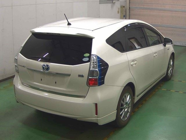 TOYOTA PRIUS ALPHA 2012