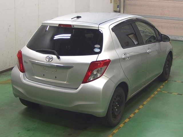 TOYOTA VITZ 2012
