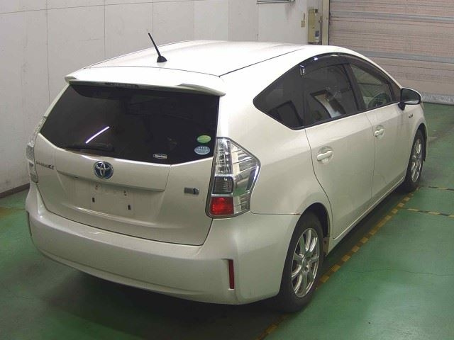 TOYOTA PRIUS ALPHA 2012