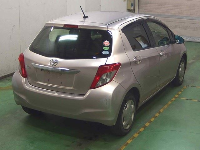 TOYOTA VITZ 2012