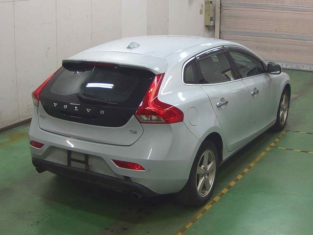 VOLVO V40 2013