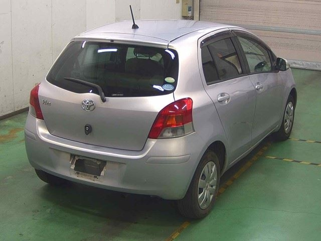 TOYOTA VITZ 2010