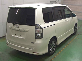 TOYOTA VOXY 2009