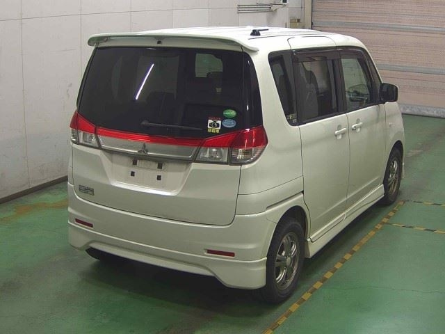 MITSUBISHI DELICA D2 2012