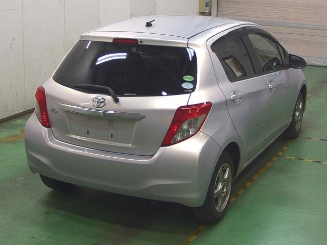 TOYOTA VITZ 2013
