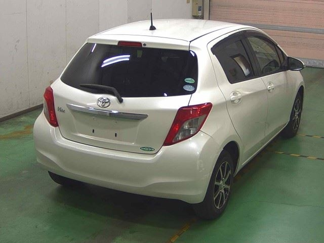 TOYOTA VITZ 2013