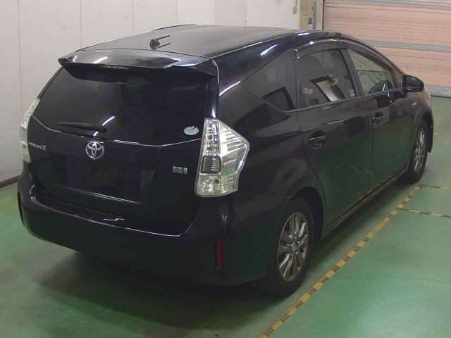 TOYOTA PRIUS ALPHA 2014