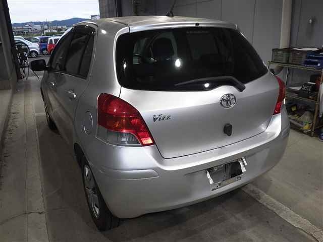 TOYOTA VITZ 2010