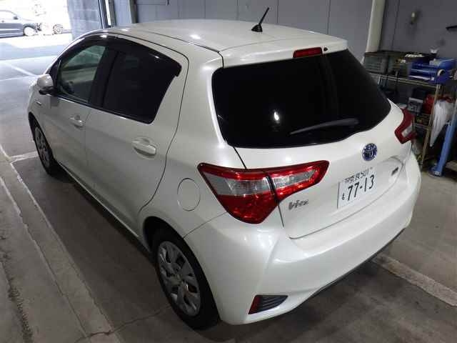 TOYOTA VITZ 2017