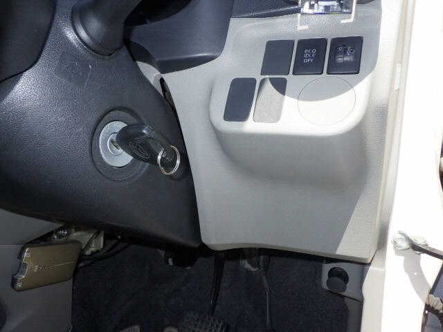 DAIHATSU MIRA E S 2011