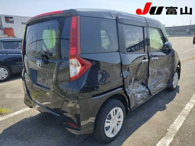 TOYOTA ROOMY 2022