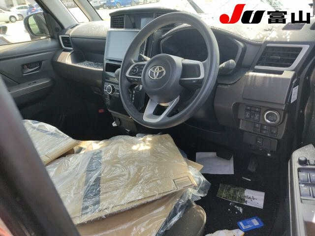 TOYOTA ROOMY 2022