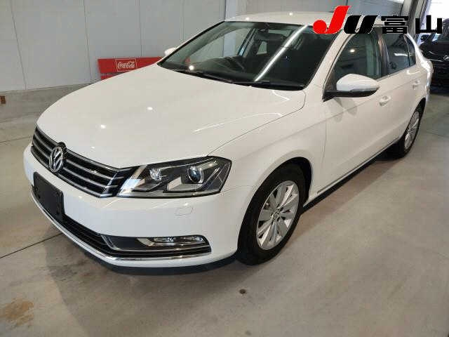 VOLKSWAGEN PASSAT 2012