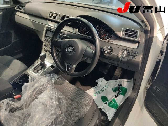 VOLKSWAGEN PASSAT 2012
