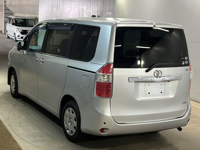 TOYOTA NOAH 2008
