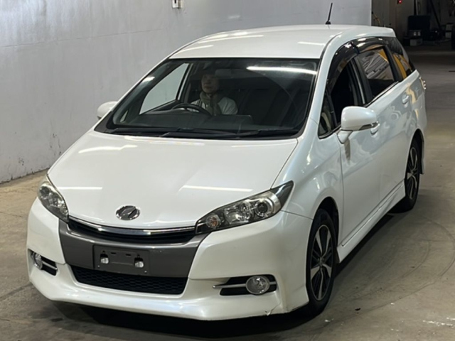 TOYOTA WISH 2013