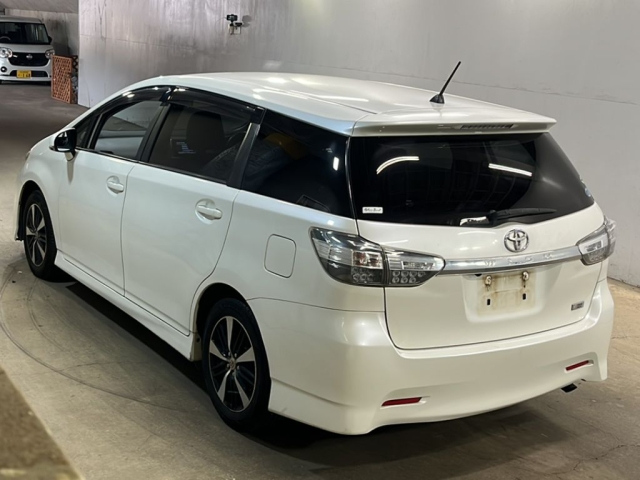 TOYOTA WISH 2013