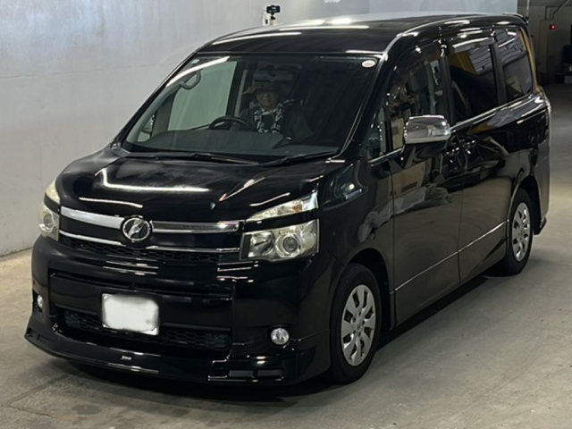 TOYOTA VOXY 2010