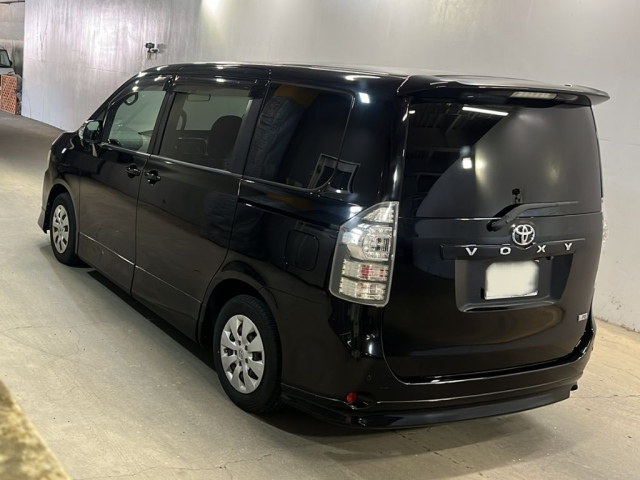 TOYOTA VOXY 2010