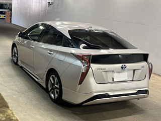 TOYOTA PRIUS 2016