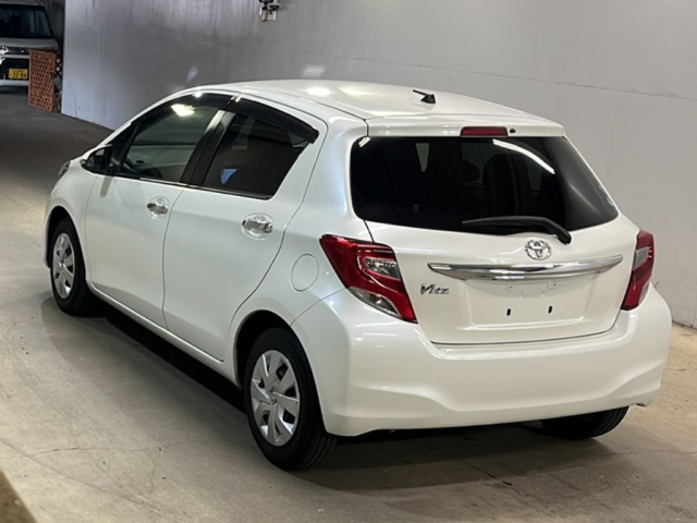 TOYOTA VITZ 2016
