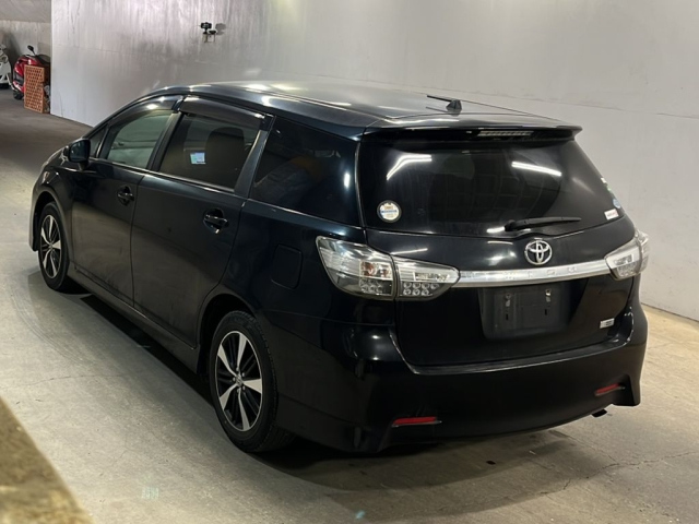 TOYOTA WISH 2012