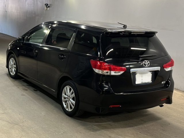 TOYOTA WISH 2011