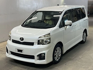 TOYOTA VOXY 2010