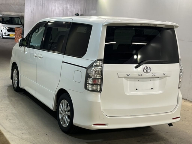 TOYOTA VOXY 2010