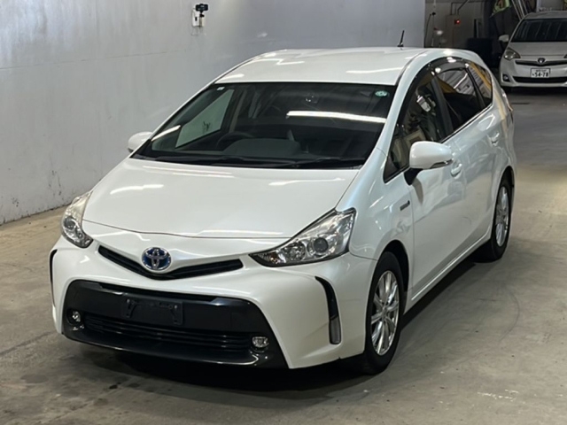 TOYOTA PRIUS ALPHA 2015