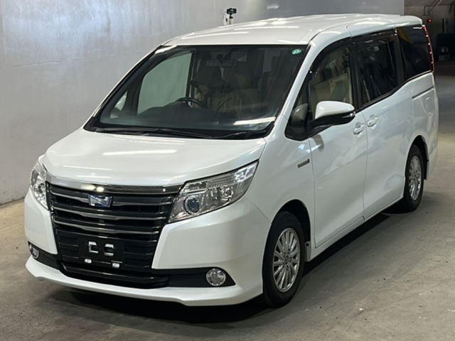 TOYOTA NOAH 2015