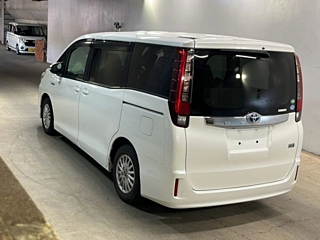TOYOTA NOAH 2015