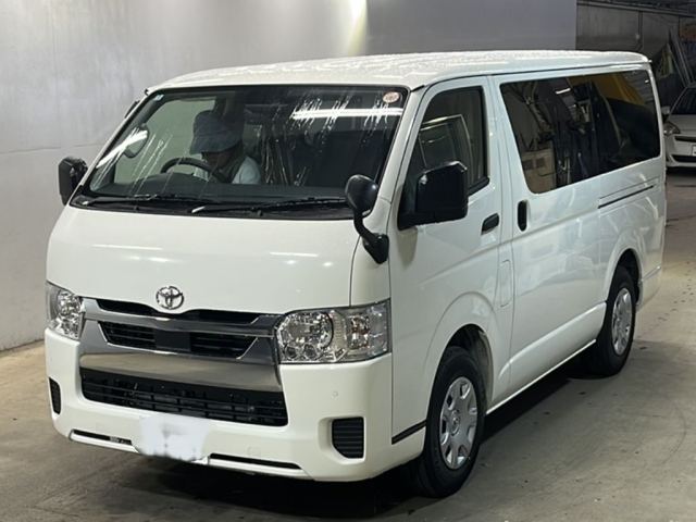 TOYOTA HIACE VAN 2025
