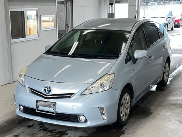 TOYOTA PRIUS ALPHA 2014