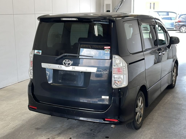 TOYOTA VOXY 2009