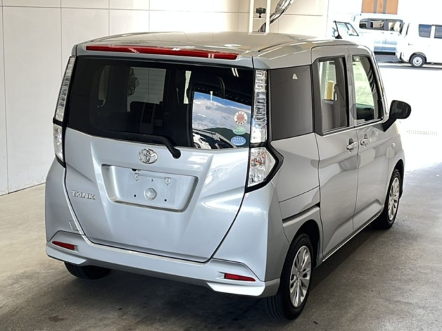 TOYOTA TANK 2017