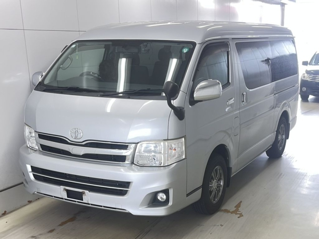 TOYOTA HIACE 2011
