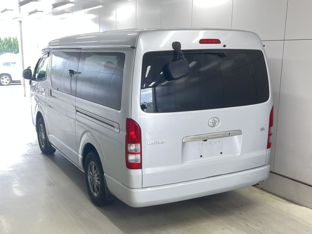 TOYOTA HIACE 2011