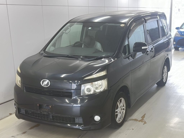 TOYOTA VOXY 2009