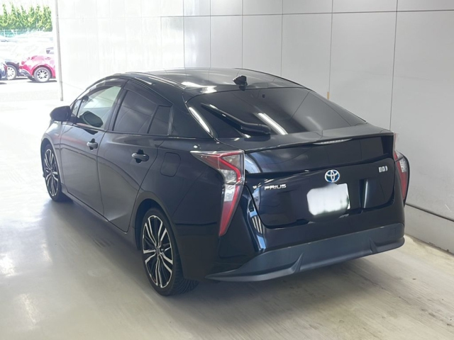 TOYOTA PRIUS 2017