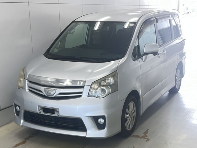 TOYOTA NOAH 2012