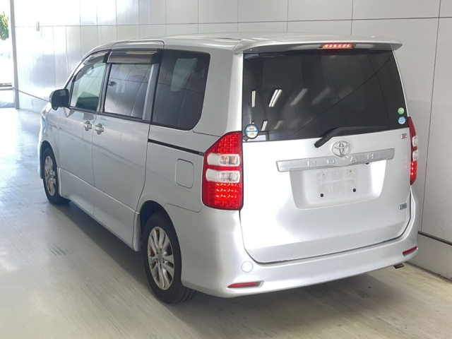 TOYOTA NOAH 2012