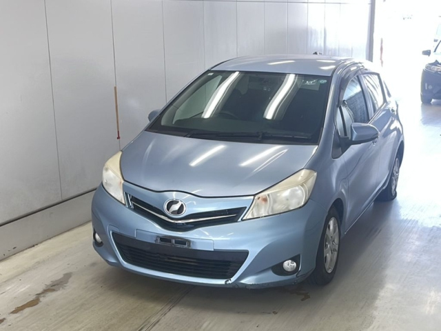 TOYOTA VITZ 2011