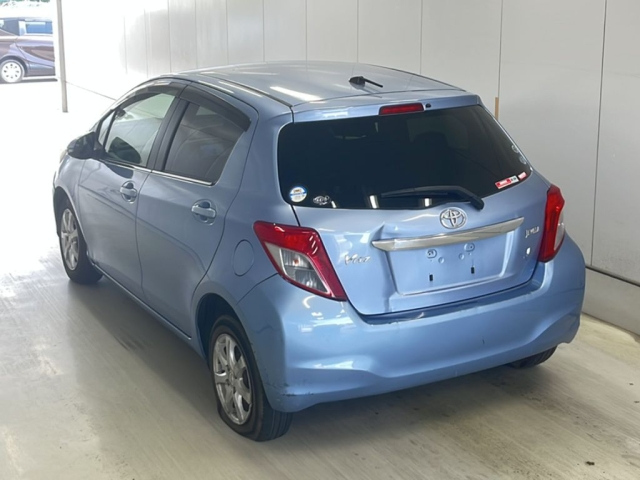 TOYOTA VITZ 2011