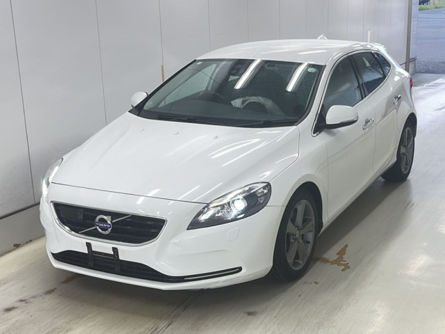 VOLVO V40 2014
