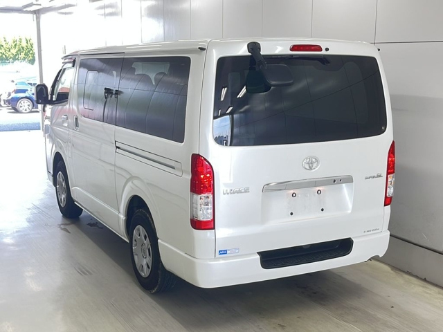 TOYOTA HIACE VAN 2020
